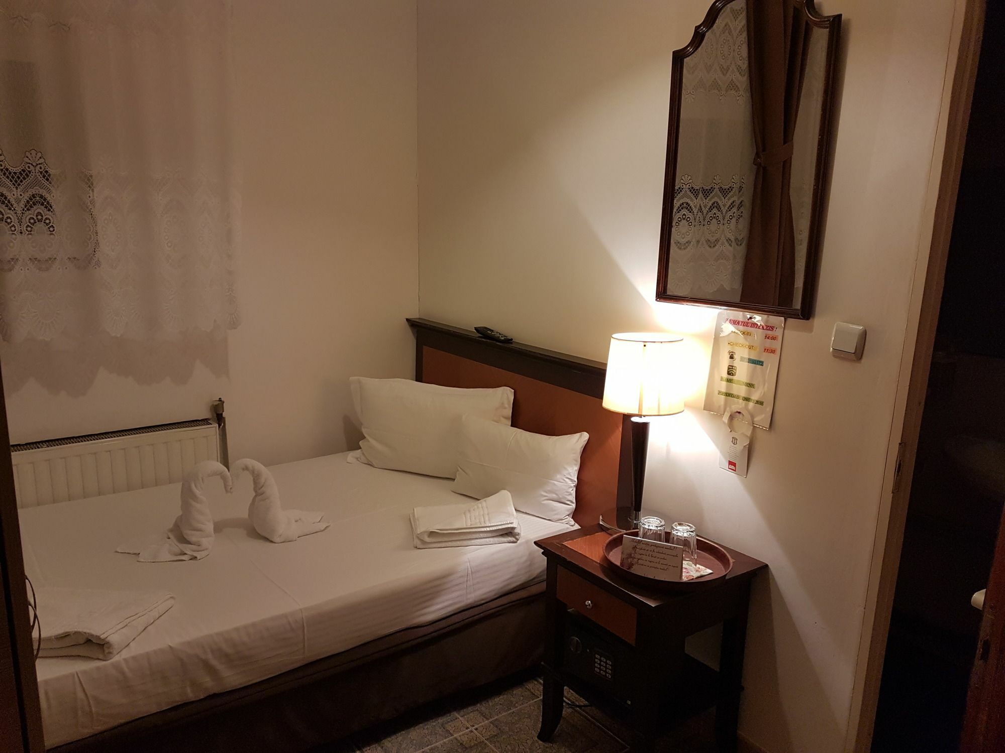Hostel Litovoi Boekarest Buitenkant foto